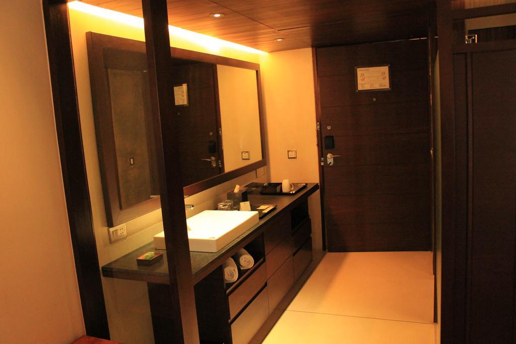Holiday Inn & Suites Bengaluru Whitefield Exterior photo