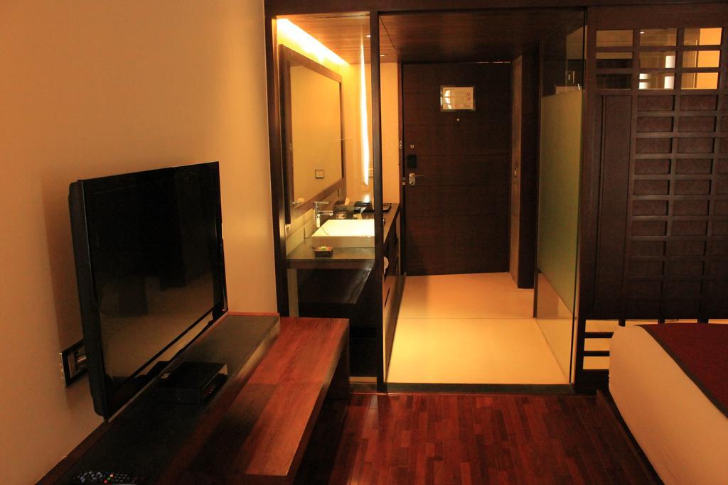Holiday Inn & Suites Bengaluru Whitefield Exterior photo